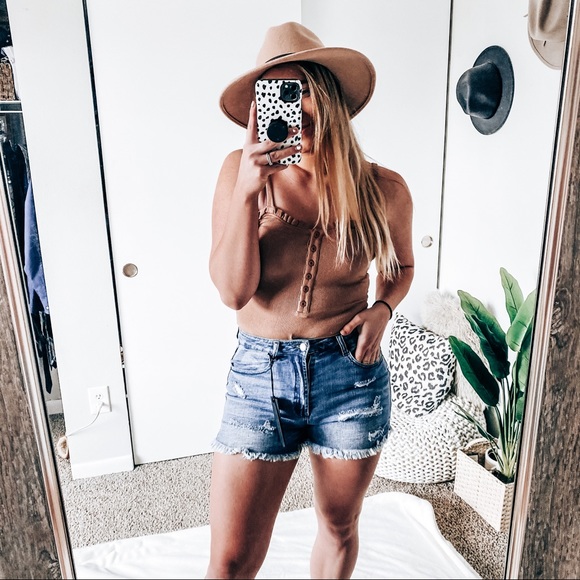 Black Label Pants - Distressed jean shorts